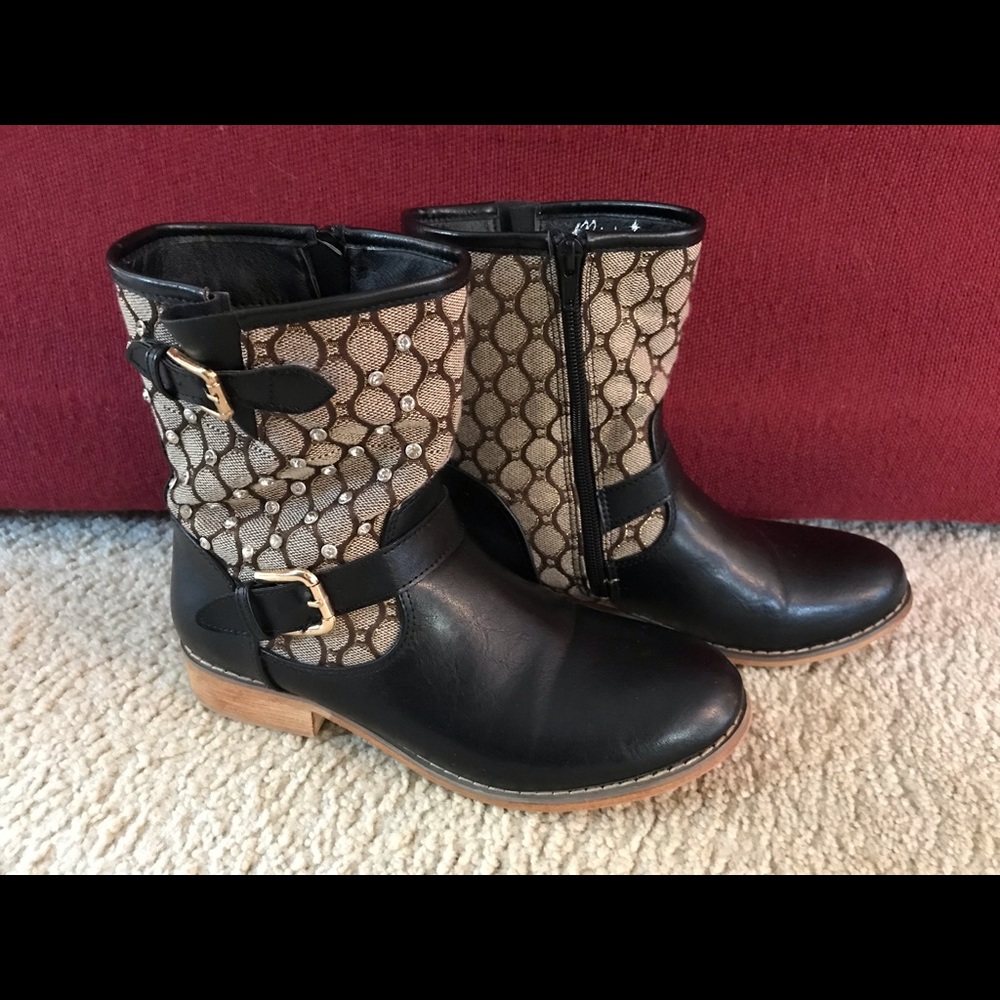 Tall ankle boot